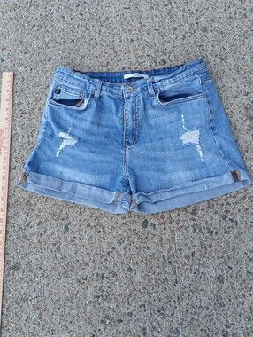 Light Wash Denim Jeans With Cuffed Bottom And Slight Desressing Size 13/30
